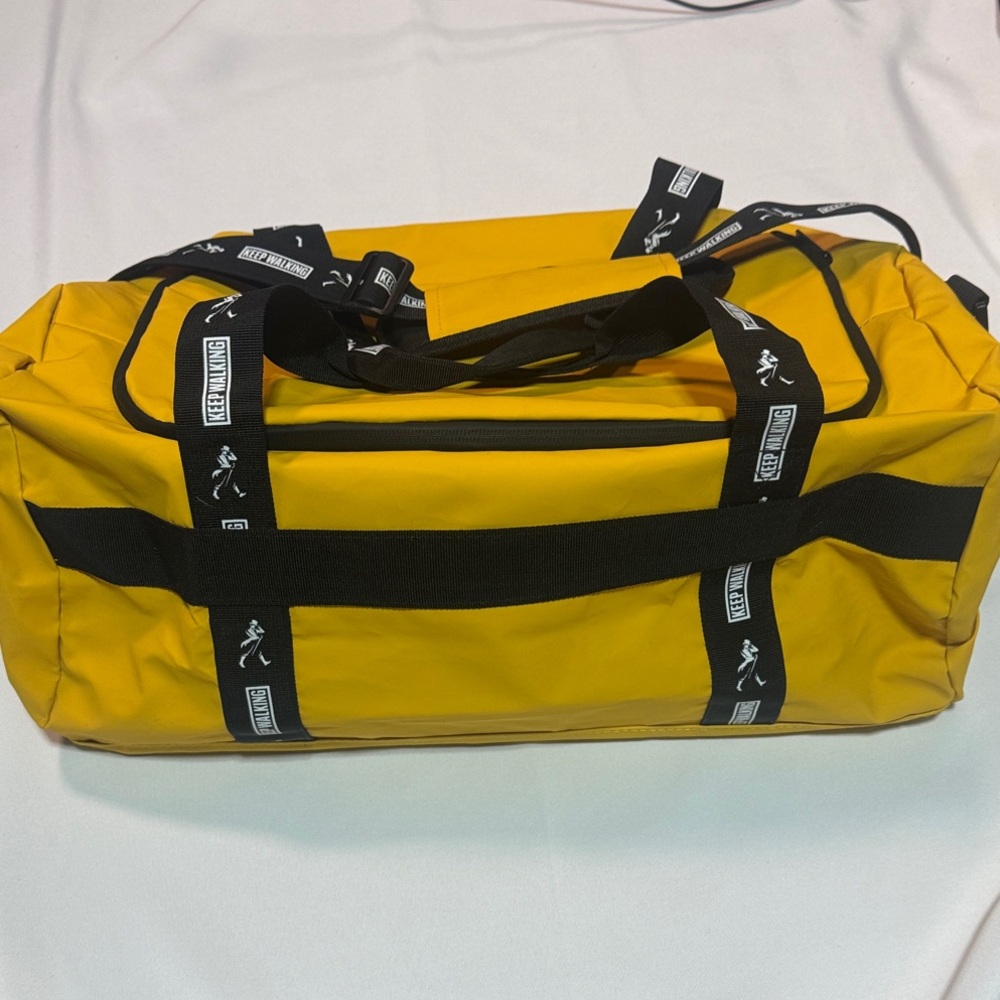 Johnny Walker Yellow Duffel Bag - Keep Walking (Promo) - Picture 1 of 8